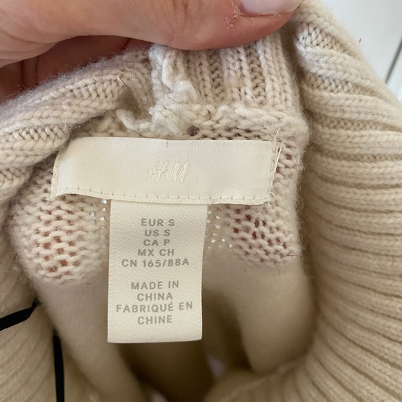 H&M cream turtleneck sweater size women’s small - Picture 8 of 9